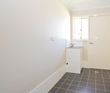 Modern Family Home in a Quiet Cul-De-Sac - Photo 2