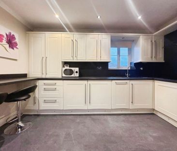 2 bedroom Flat To Let - Photo 3