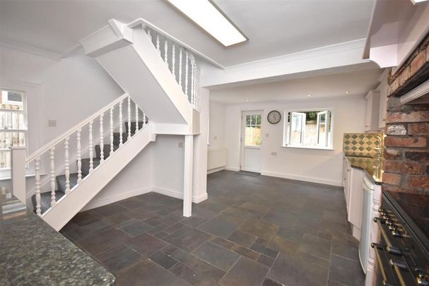 2 bedroom cottage to rent - Photo 1