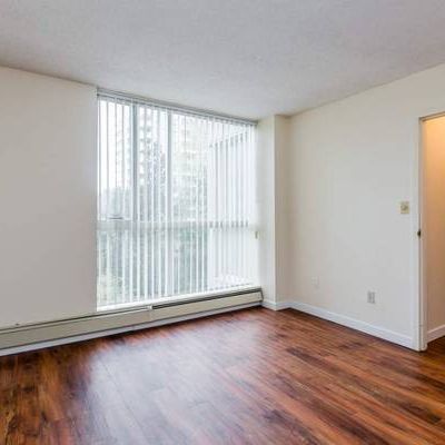 Spectacular view 1 Bedroom apartment available February1st - Photo 1