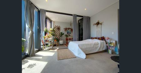 Stylish 1 Bedroom Apartment（ Part Furnished) - Photo 3