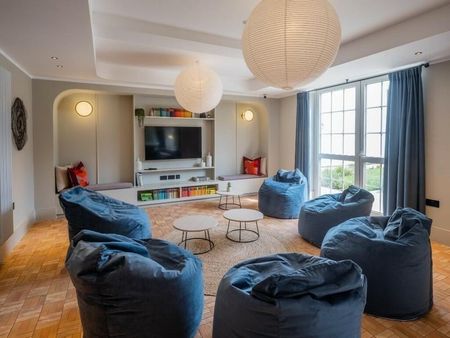 Room in a Shared Flat, Augustus Road, SW19 - Photo 2