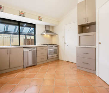 1 Swallowtail Parade, Warnbro WA 6169 - House For Rent - $725 | Domain - Photo 6