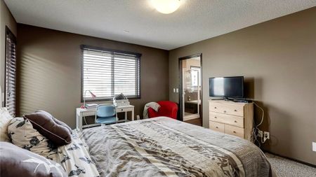 3+1 Bedroom Home For Rent In Cranston! - Photo 2