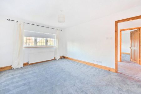 4 bedroom semi-detached house to rent - Photo 4