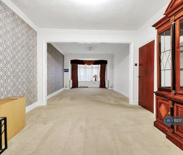 5 bedroom semi-detached house to rent - Photo 2