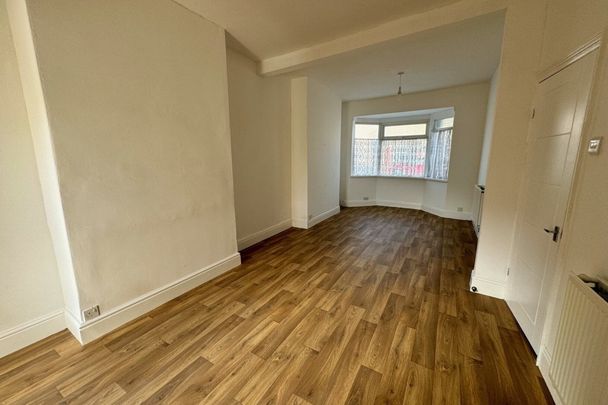 Chanterlands Avenue - Photo 1