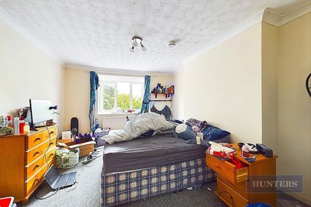 4 bedroom House To Let - Photo 3