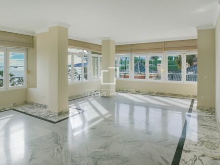 5 Bedroom apartment for rent in Malagueta - El Limonar, Costa del Sol - Photo 4