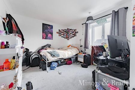 4 bedroom terraced house to rent - Photo 3