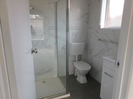 Comfortable 3-Bedroom Home in Prime Glenroy Location - Photo 5