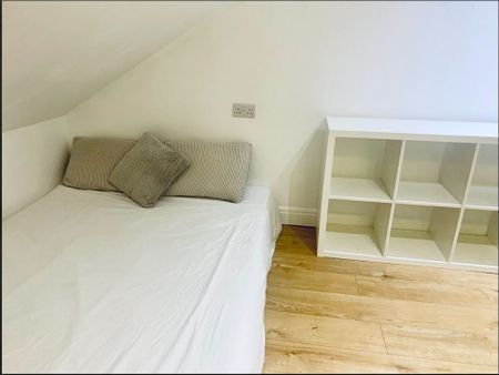 Room in a Shared Flat, B/G, E2 - Photo 3