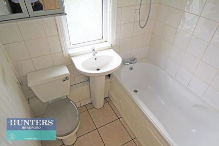 Rayner Avenue Girlington, Bradford, West Yorkshire, BD8 9PP - Photo 3