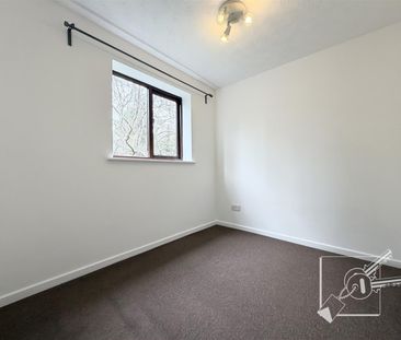 Winston Close - Photo 1