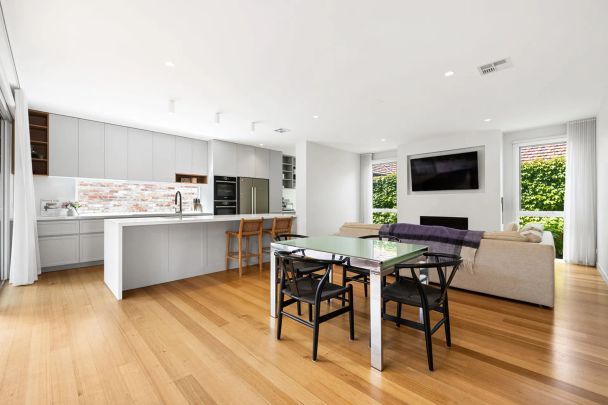 LUXURIOUS FAMILY LIVING IN THE HEART OF PARKDALE! - Photo 1