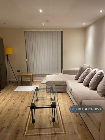 2 bedroom penthouse to rent - Photo 2