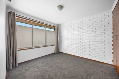 Neat As A Pin One Bedroom Home - Photo 2