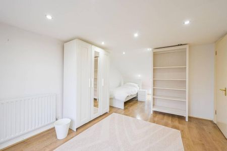 4 bedroom terraced house to rent - Photo 5