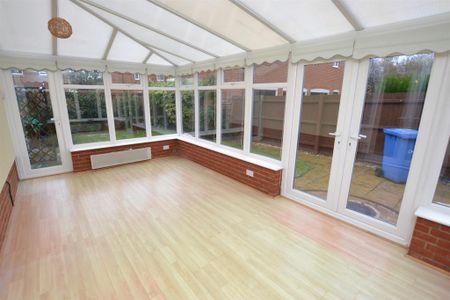 3 bedroom detached house to rent - Photo 4