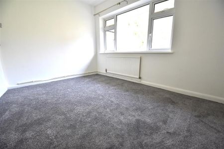 3 bedroom detached bungalow to rent - Photo 4