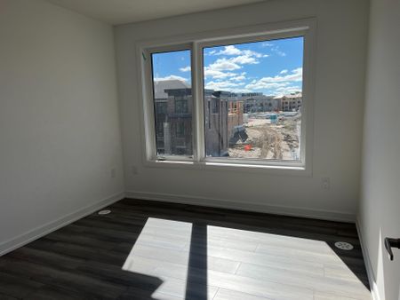 For Lease - 150 Blue Forest Crescent, Barrie, Ontario - Photo 5