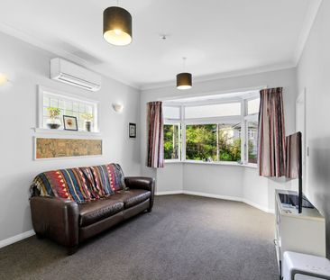 Modern 2-Bedroom Flat in the Heart of Aro Valley - Photo 4