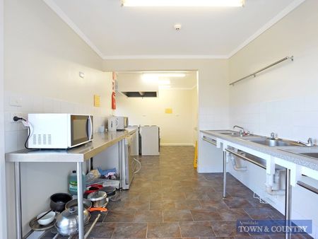 PERFECT STUDENT OR VISITING TRADESPERSON ACCOMMODATION - Photo 3