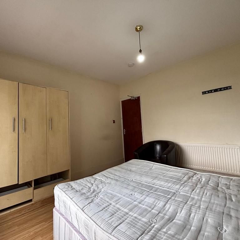 1 bedroom in a house share to rent - Photo 1