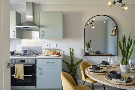 4 bedroom semi-detached house to rent - Photo 3