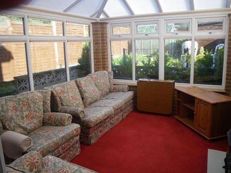 5 bedroom detached house to rent - Photo 2