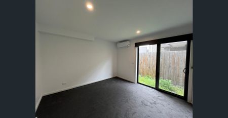 Inner-city comfort & style in the heart of Brunswick - Photo 2