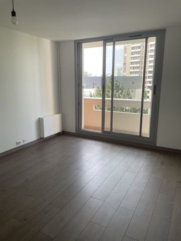 APPARTEMENT T2 A LOUER - STAINS - 42.82 m - 883 € - Photo 3