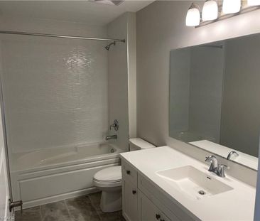 For Lease - 95 Dundas Street Unit# 202, Oakville, Ontario - Photo 2