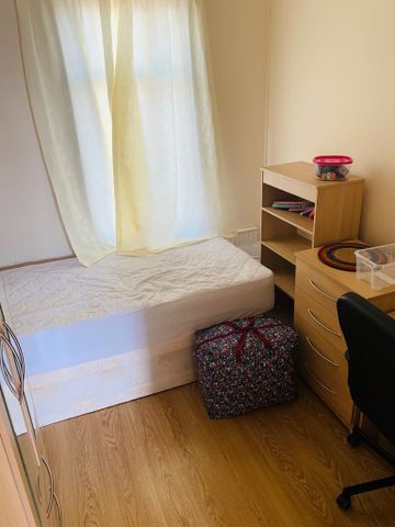 5 bedroom terraced house to rent - Photo 4