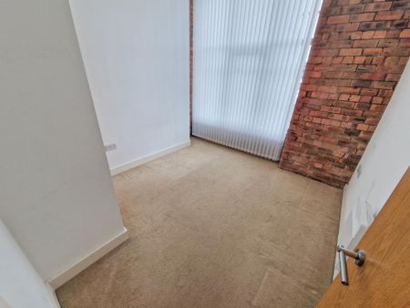 3 bedroom flat to rent - Photo 4