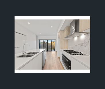 THREE BEDROOM FAMILY TOWNHOUSE - Photo 3