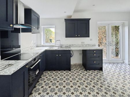 3 bedroom semi-detached house to rent - Photo 5