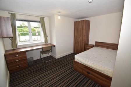 5 bedroom flat to rent - Photo 2