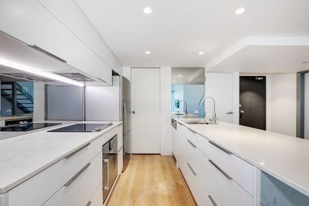 Unfurnished two bedroom warehouse conversion within Angus House - Photo 3