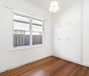 3 Winston Drive, Caulfield South VIC 3162 - House For Rent | Domain - Photo 1