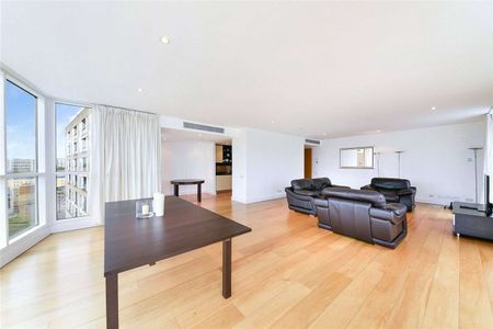 This 2 bedroom apartment is located in the prestigious Canary Riverside development. - Photo 3