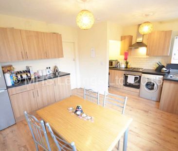 2 Bedroom Mid Terraced House for rent in Park View Avenue - Photo 6