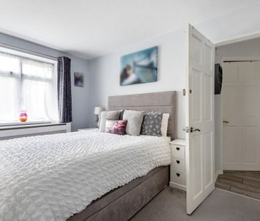 Simmons Close - Photo 1