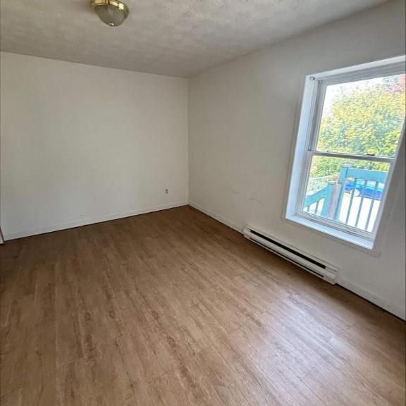 2 CH - 1 SDB - Windsor - $850 /mo - Photo 1