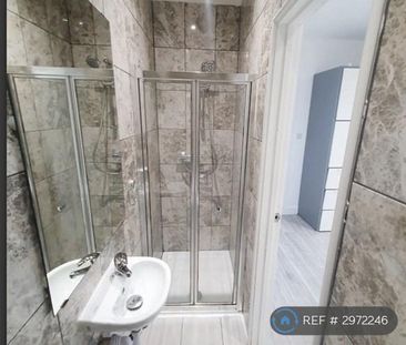1 bedroom in a flat share to rent - Photo 6