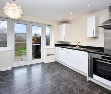 4 bedroom semi-detached house to rent - Photo 5