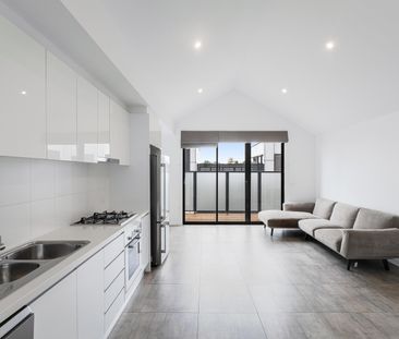 244A Union Street, Brunswick West VIC 3055 - House For Rent | Domain - Photo 2