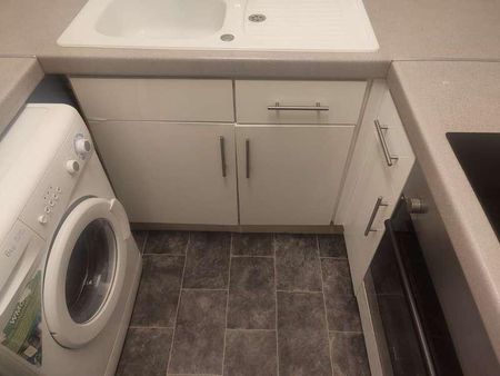 Acorn Grove, Hayes, UB3 - Photo 2