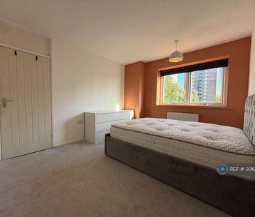 3 bedroom flat to rent - Photo 6