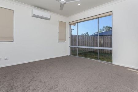 Spacious & Modern Living Home in Sought After Mango Hill! - Photo 4